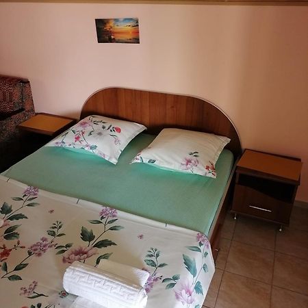 Bcm Family House Hotel Două Mai Екстериор снимка
