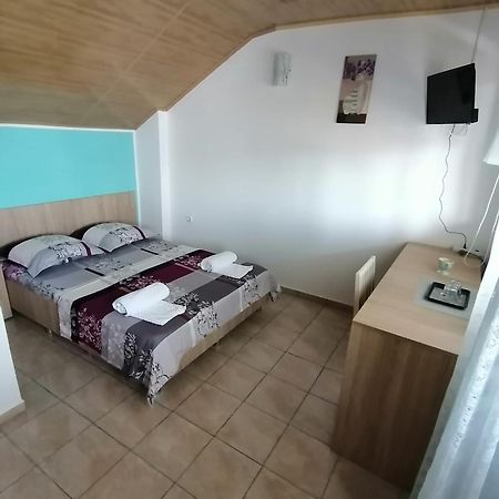 Bcm Family House Hotel Două Mai Екстериор снимка