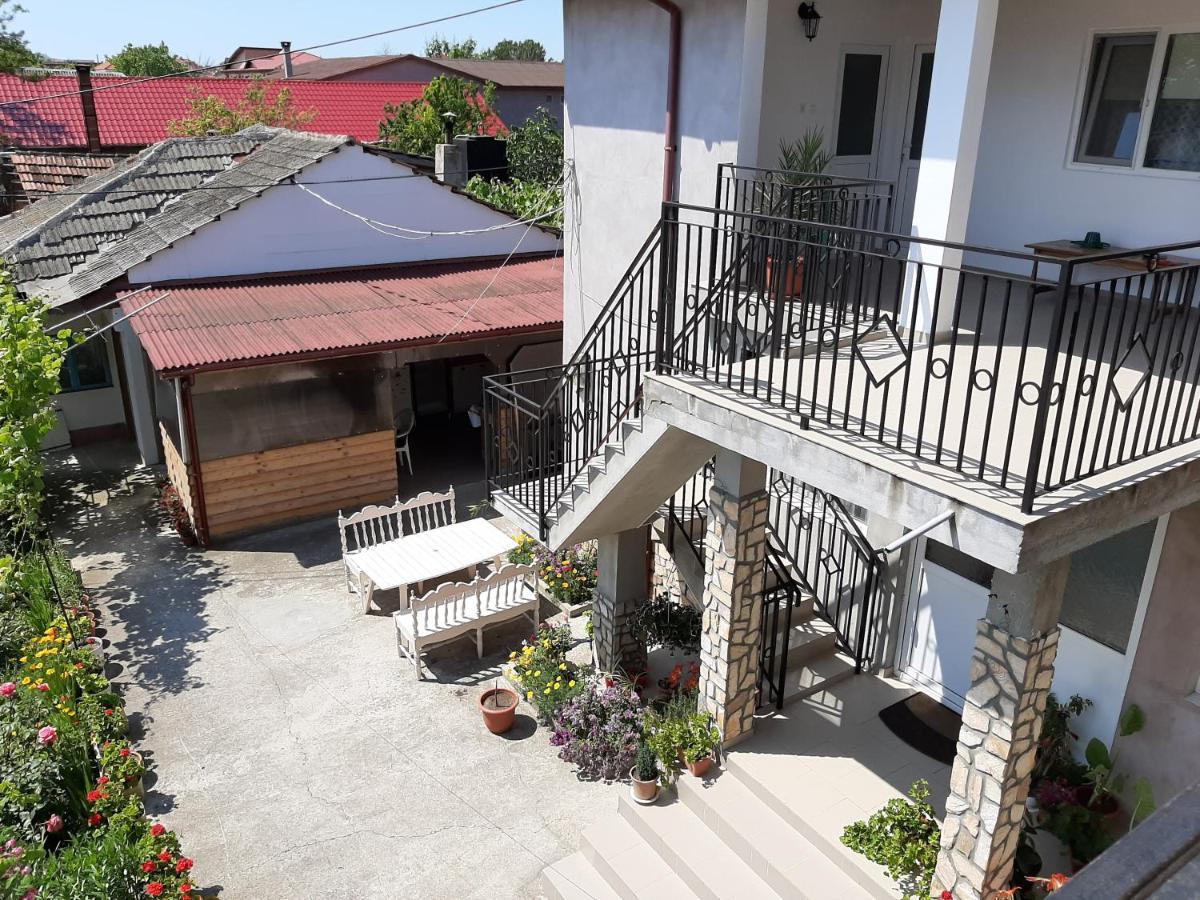 Bcm Family House Hotel Două Mai Екстериор снимка