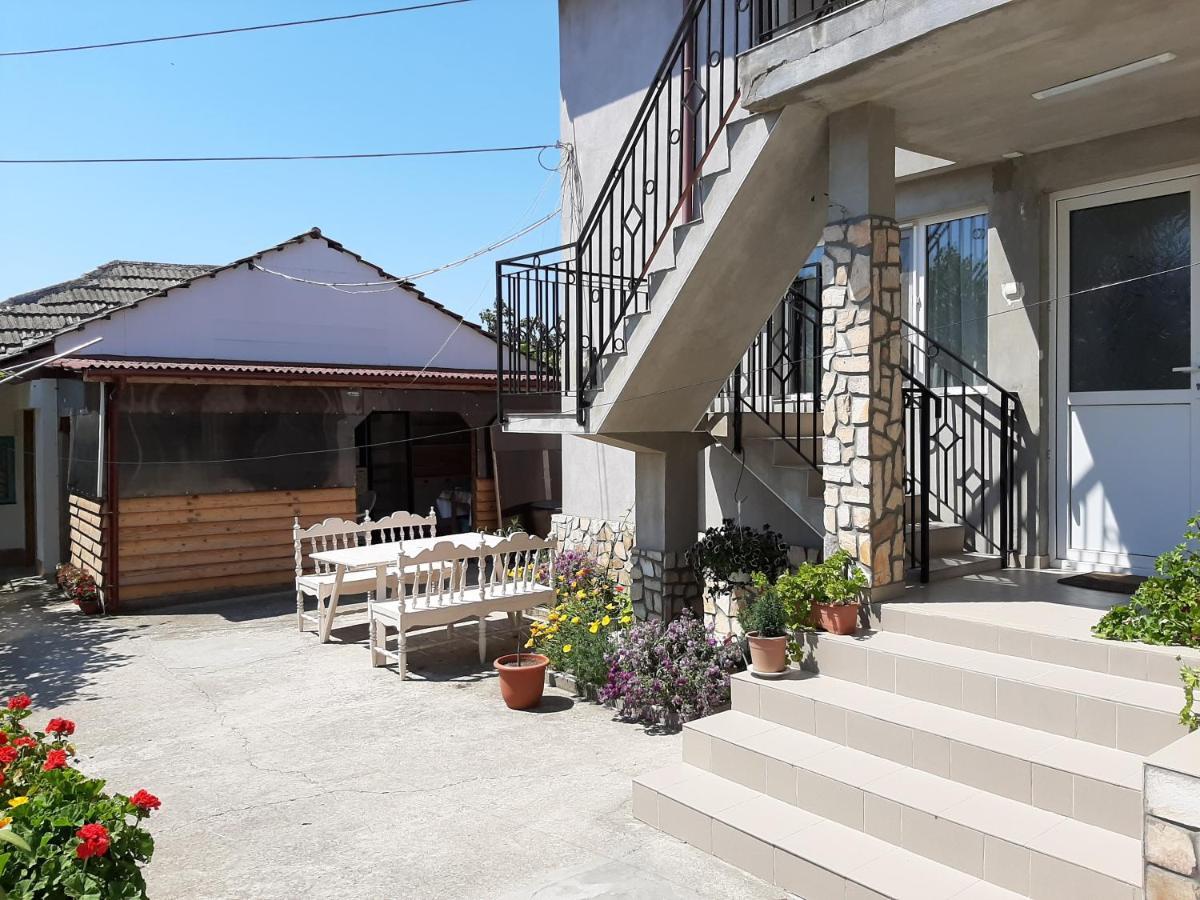 Bcm Family House Hotel Două Mai Екстериор снимка