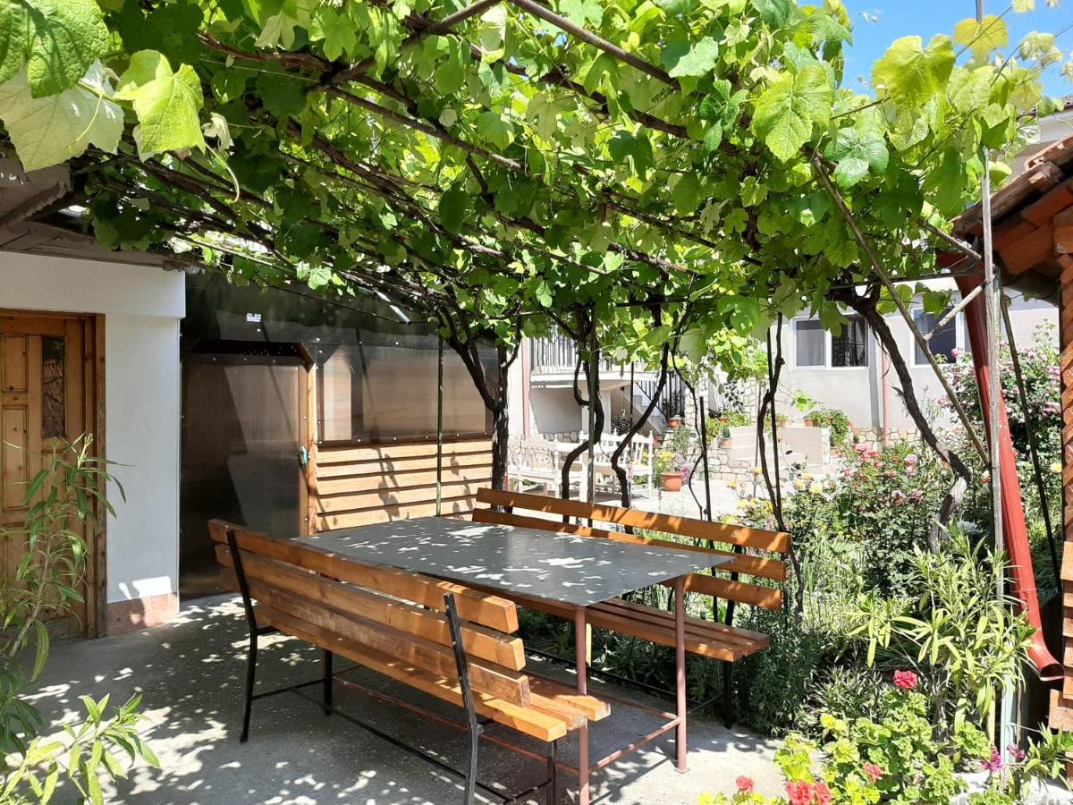 Bcm Family House Hotel Două Mai Екстериор снимка