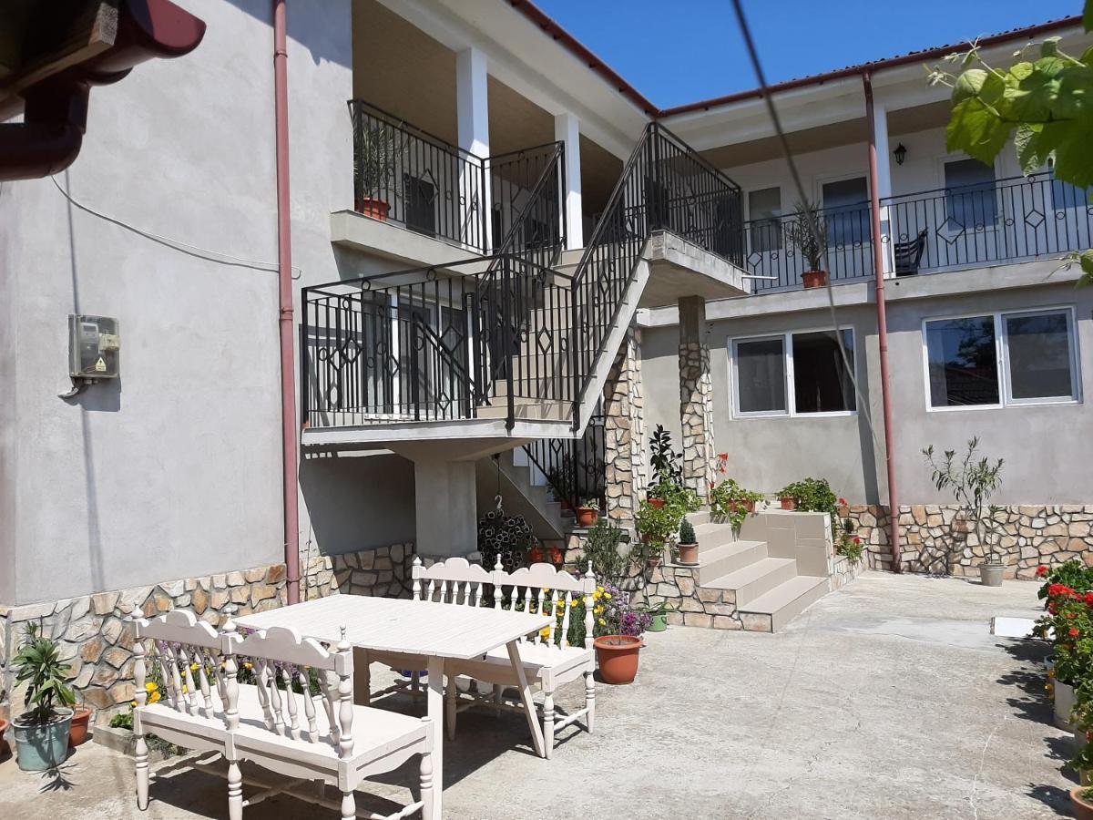 Bcm Family House Hotel Două Mai Екстериор снимка