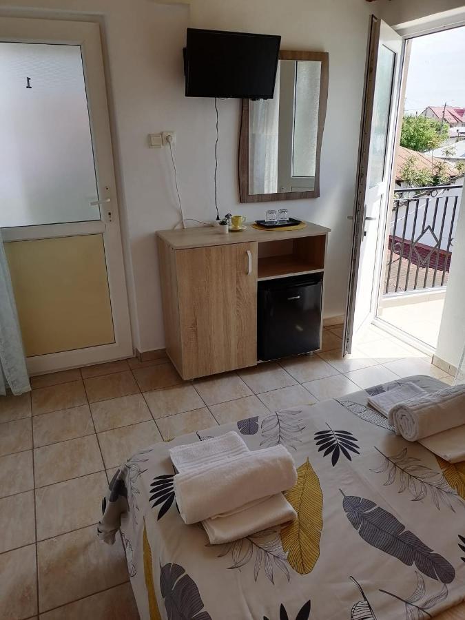 Bcm Family House Hotel Două Mai Екстериор снимка