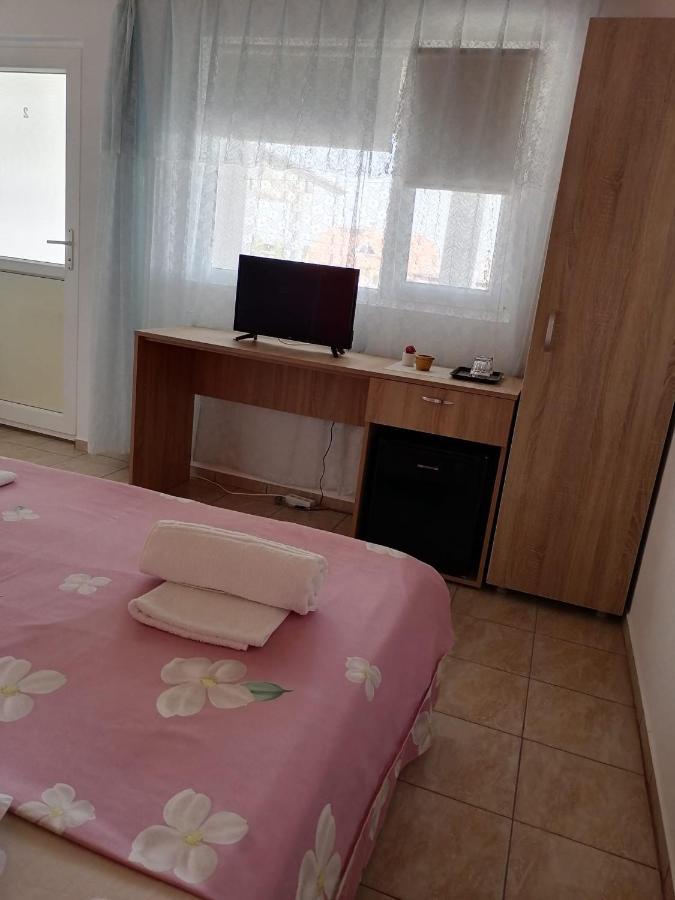 Bcm Family House Hotel Două Mai Екстериор снимка