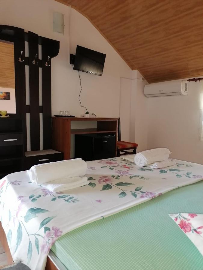 Bcm Family House Hotel Două Mai Екстериор снимка