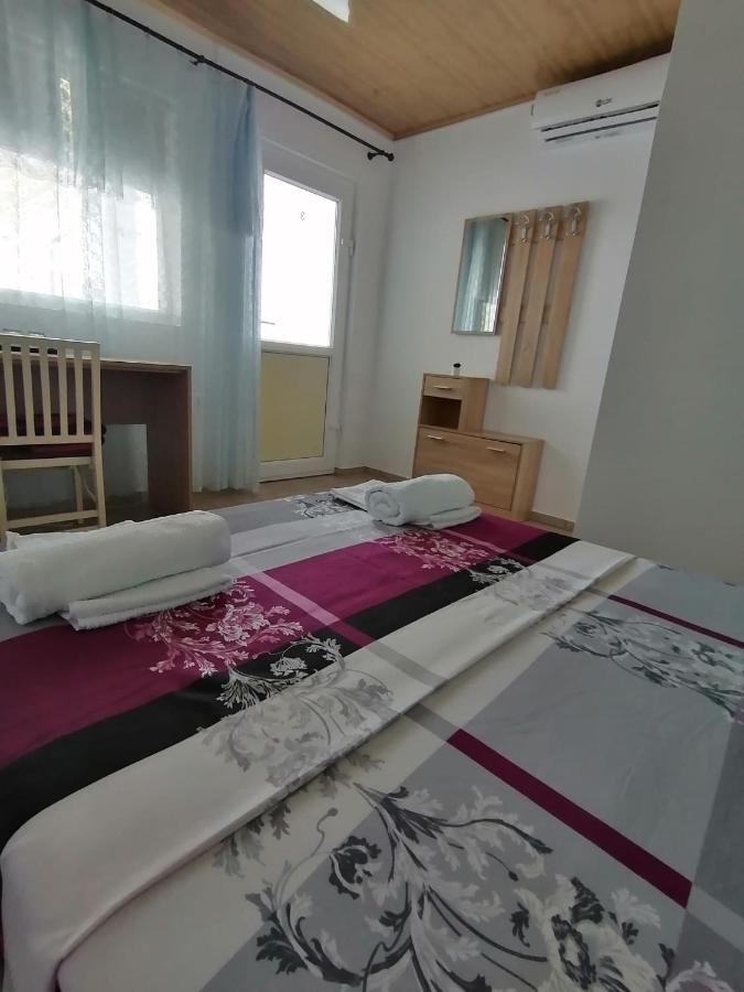 Bcm Family House Hotel Două Mai Екстериор снимка