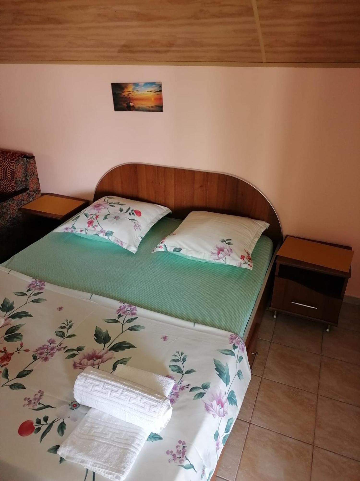 Bcm Family House Hotel Două Mai Екстериор снимка