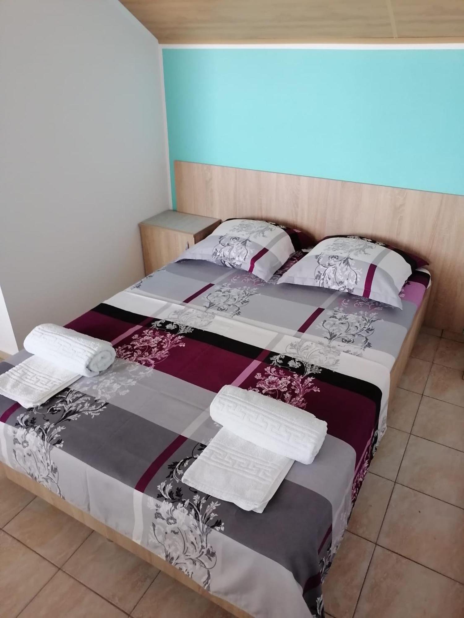 Bcm Family House Hotel Două Mai Екстериор снимка