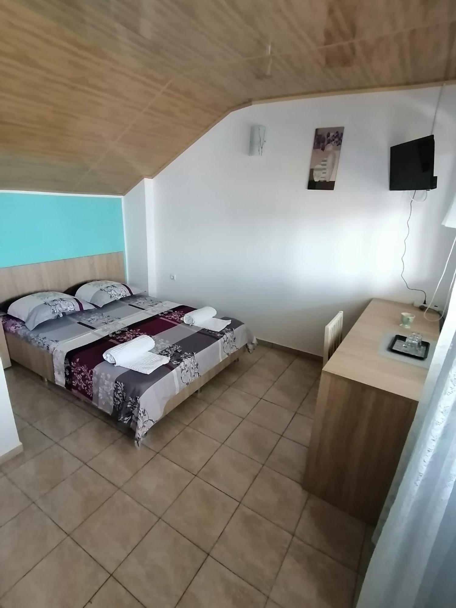 Bcm Family House Hotel Două Mai Екстериор снимка