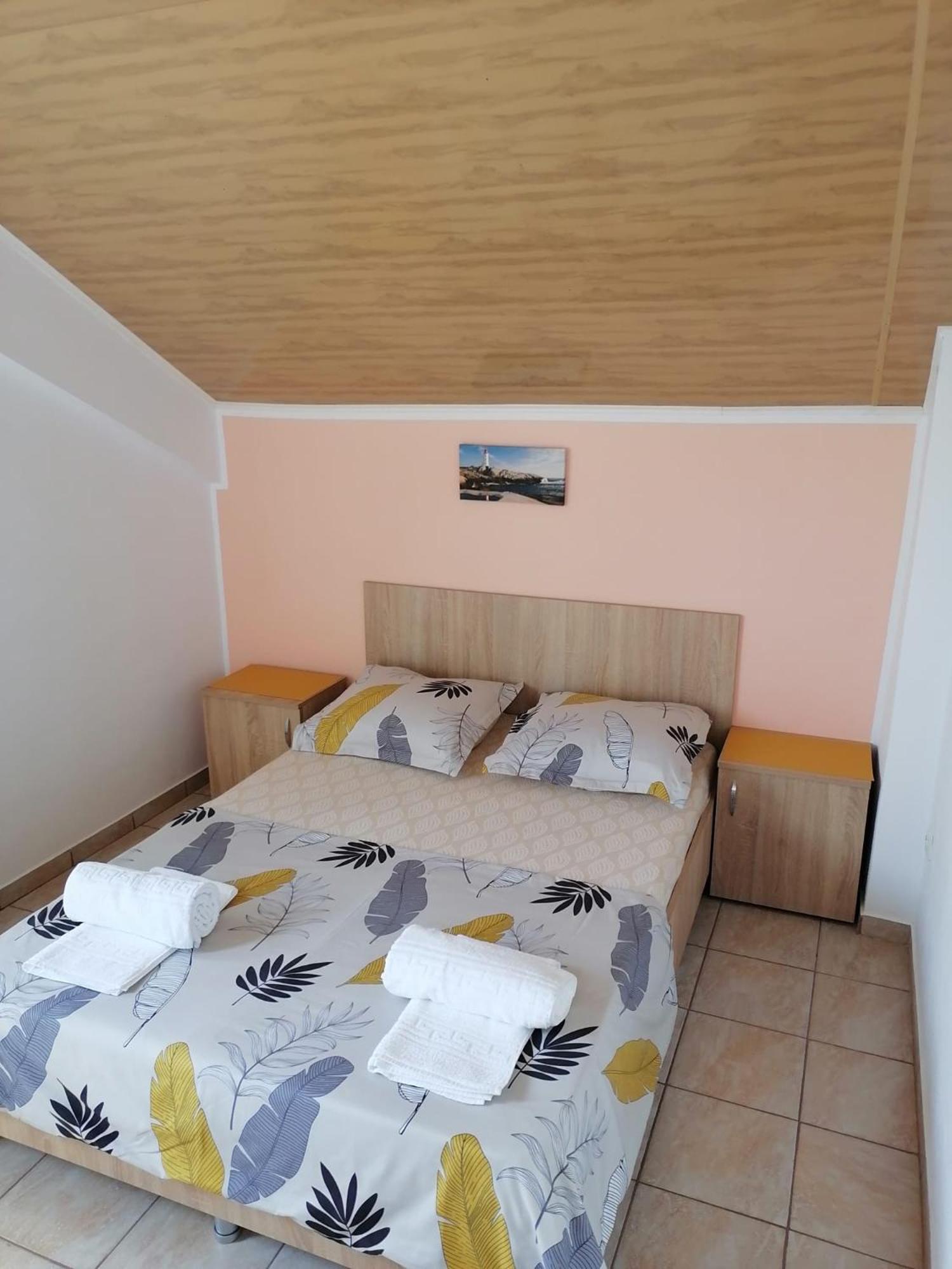 Bcm Family House Hotel Două Mai Екстериор снимка