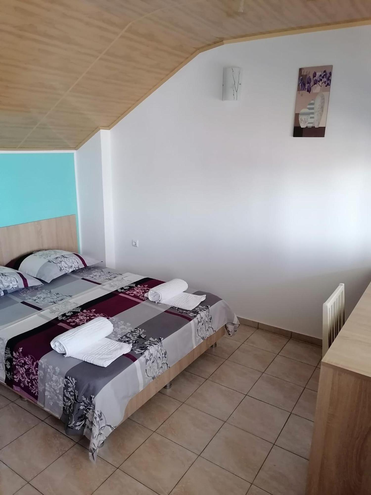 Bcm Family House Hotel Două Mai Екстериор снимка