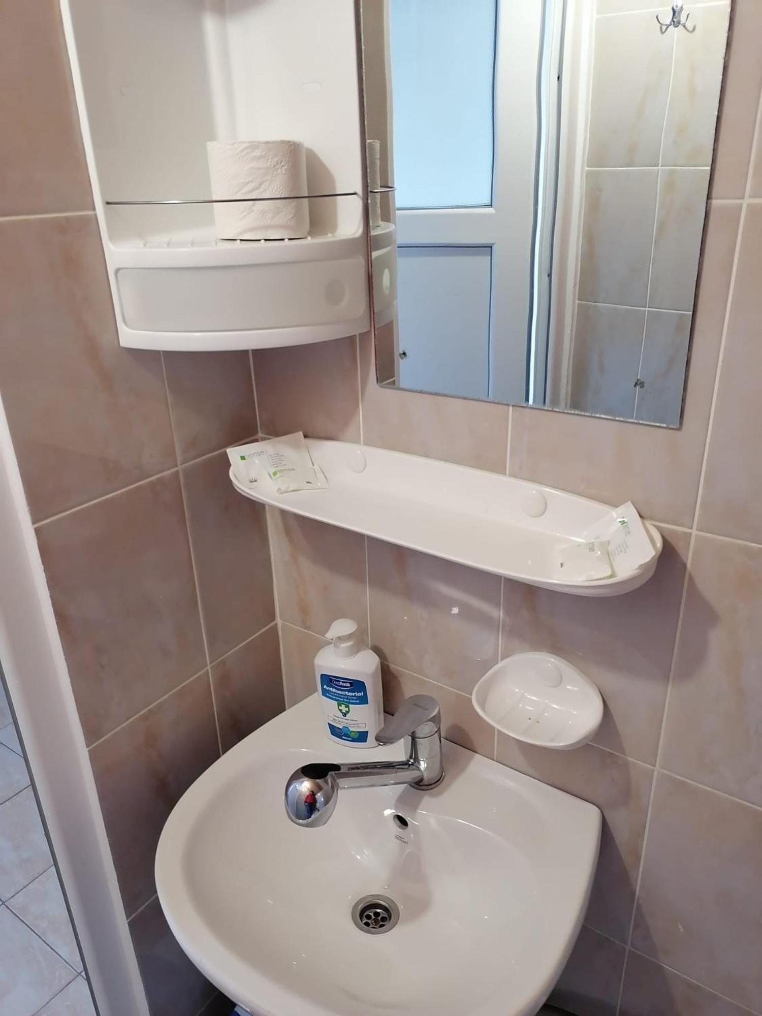 Bcm Family House Hotel Două Mai Екстериор снимка