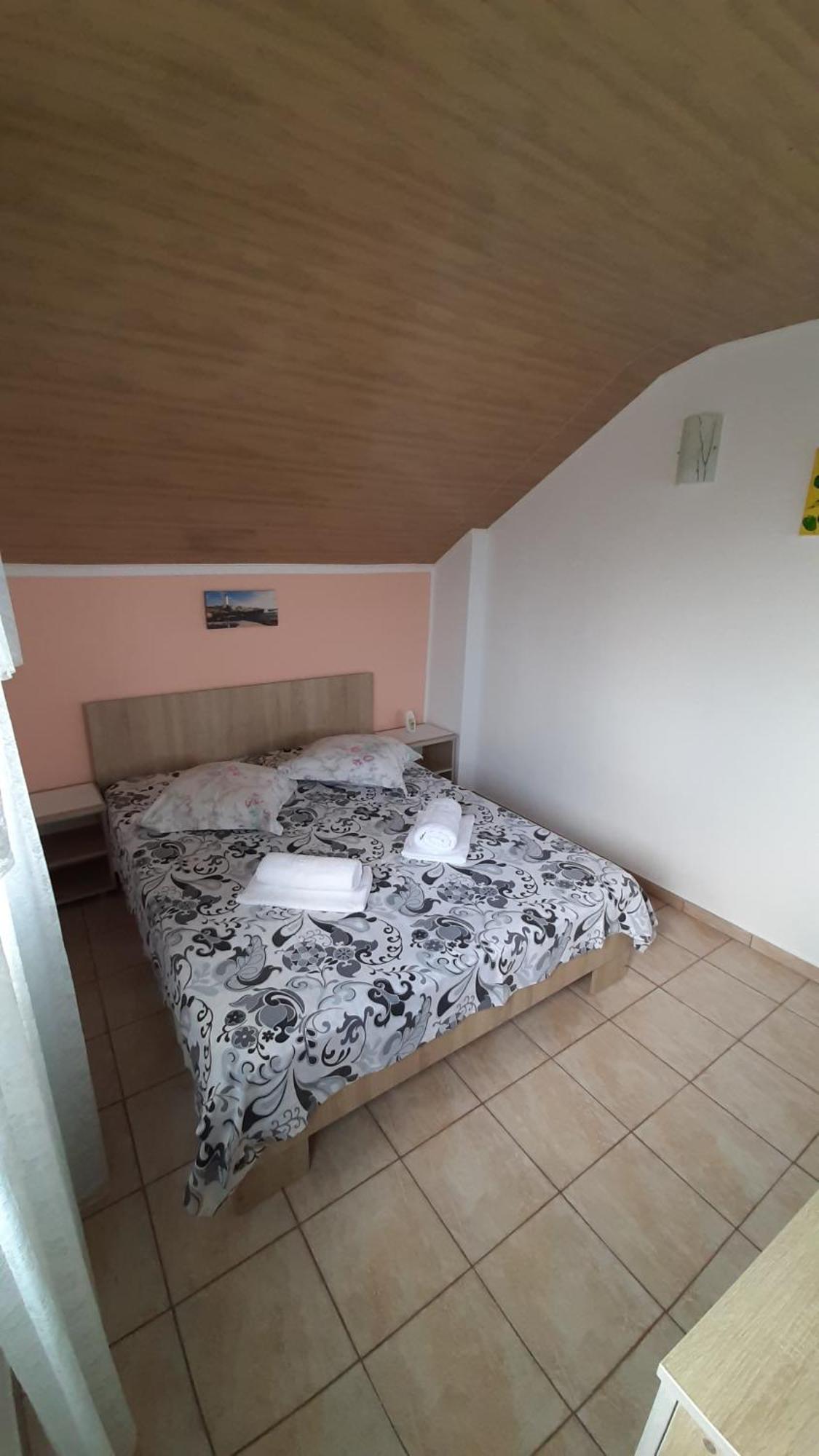 Bcm Family House Hotel Două Mai Стая снимка